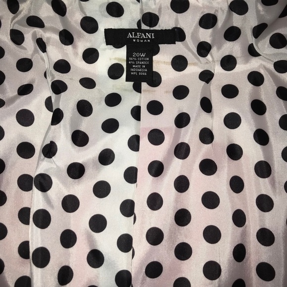 Red jacket - Picture 2 of 3